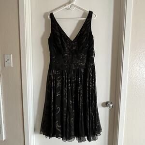 Tadashi Collection Silk Pleated Cocktail Dress Black Gold Accents Sz 16 V Neck